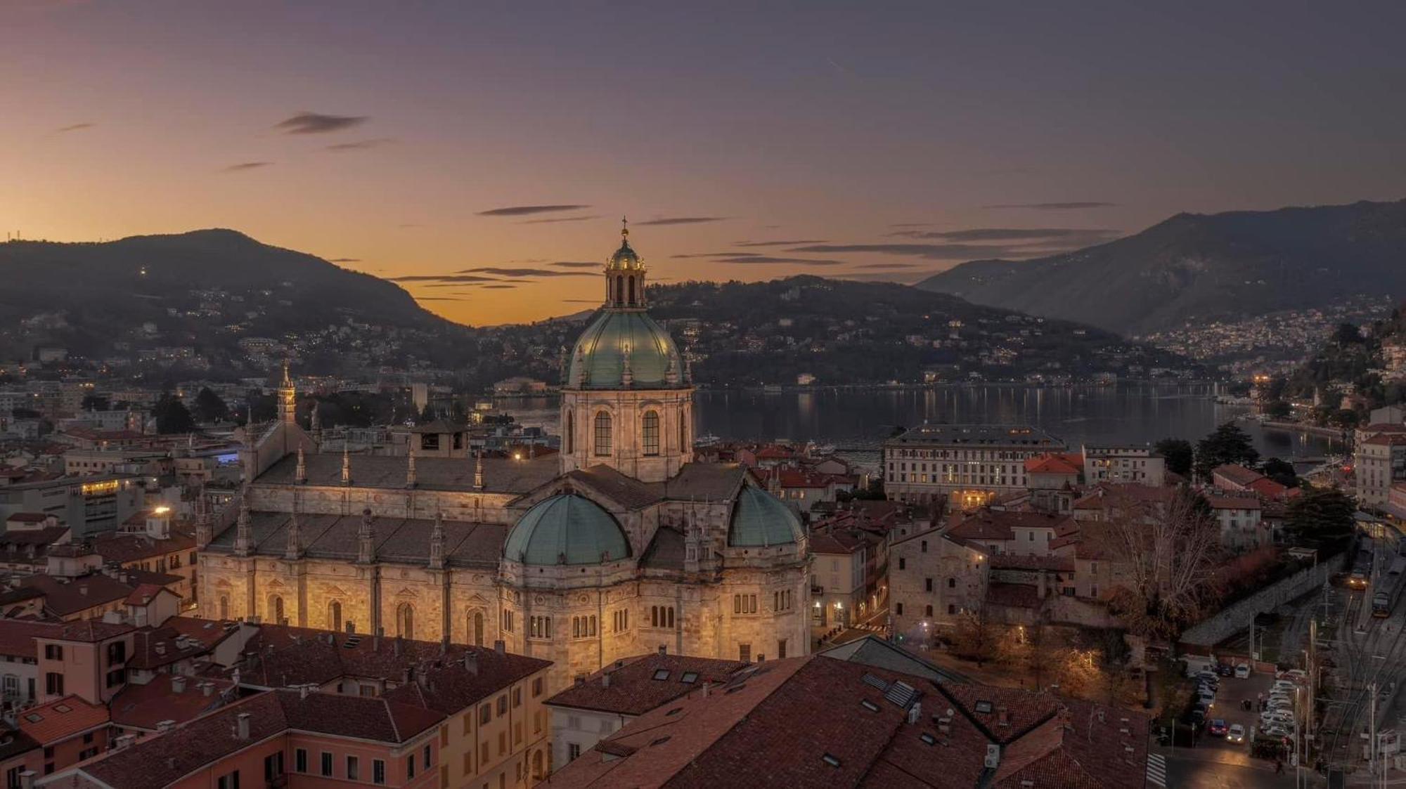 Portatorre Suite, A Charming Apartment In The Heart Of Como, Free Private Parking, Air Conditioning & More! エクステリア 写真